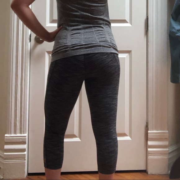 Lucy Capri yoga pants - Picture 5 of 6
